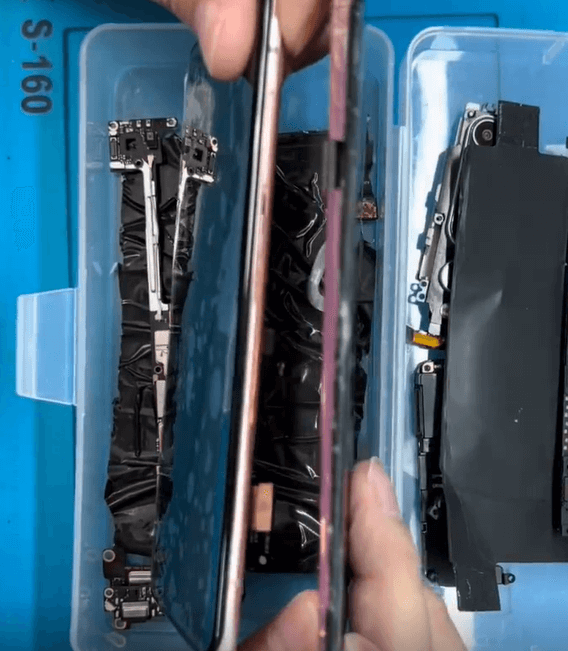 xiaomi 10 cannot boot after screen replacement 01 First only the screen is cracked