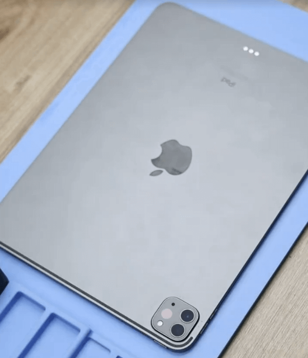 Wie repariere ich das Problem, dass sich das ipad pro 2020 nicht einschaltet? 01 Erhitze das iPad auf dem Heizkissen