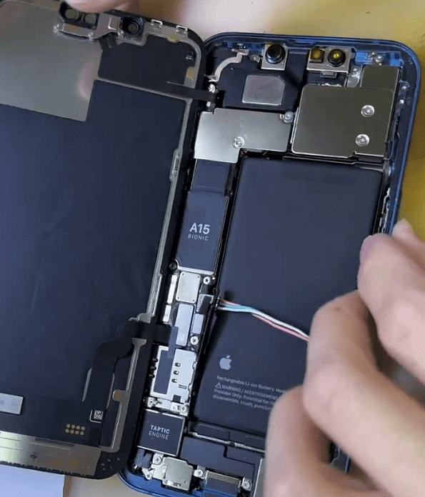 iphone 13 se sobrecalienta y no enciende reparacion desmontar iphone 13
