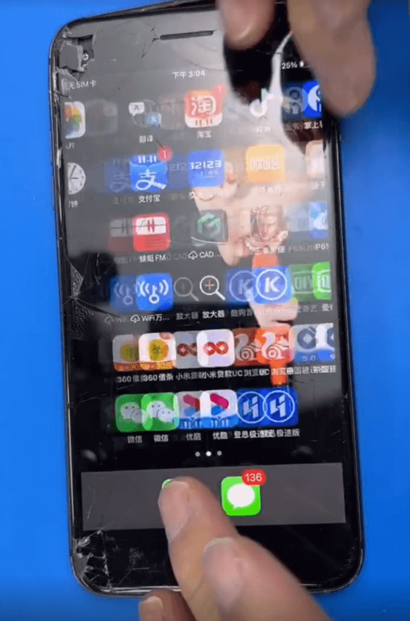 Riparazione della scheda madre dell'iphone 8 plus: come abbiamo risolto i problemi di pcb e wi-fi incrinati dopo un danno da caduta 01 La visualizzazione dello schermo e la funzione touch funzionano bene