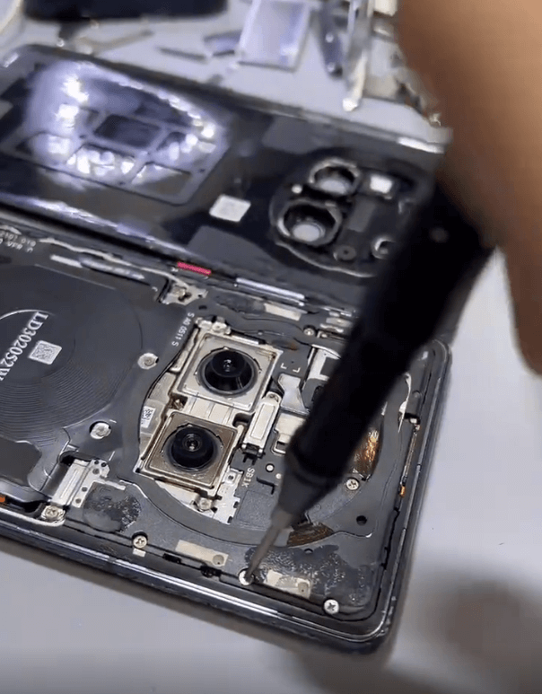 how to fix huawei mate 40 pro keeps restarting 02 Remove the screws that lock the motherboard