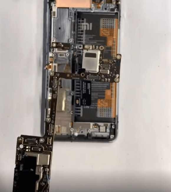 xiaomi mi 10t pro microfono no funciona reparacion 02 Saque la placa base con cuidado