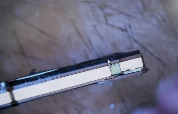 iphone 13 sin señal y reparación wi-fi: cómo arreglar daños en la placa base 03 Compruebe la placa base cuidadosamente bajo el microscopio la capa inferior de la placa base parece estar bien