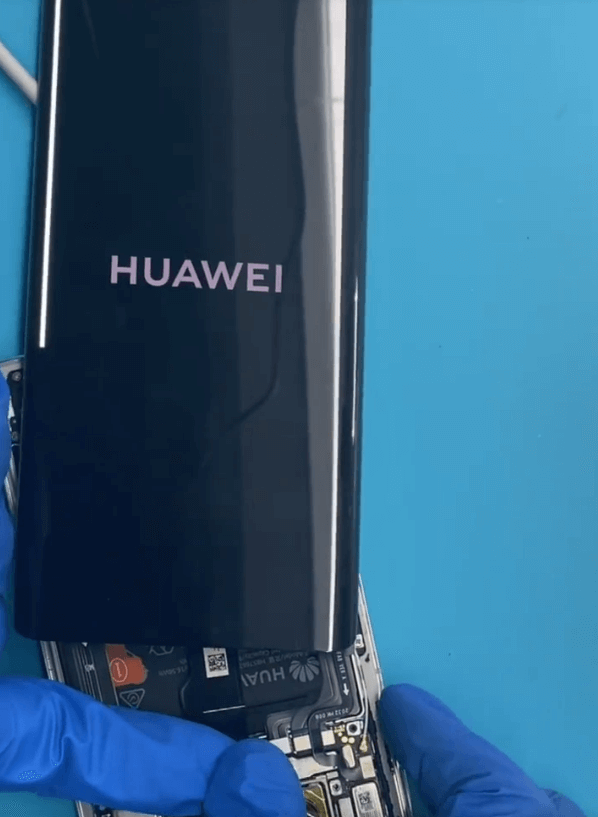 Huawei Mate 40 Pro kein Bild durch Sturzschaden 03 Schlechte Lötstelle am Motherboard-Anschluss