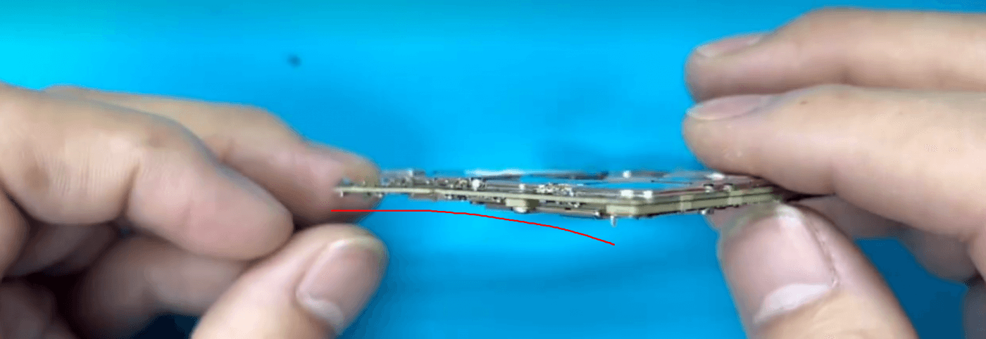 reparación huawei mate 40 pro dañado por caída 03 La placa base se ha deformado