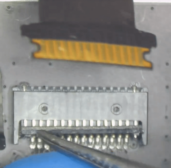 macbook a2337 touchpad e la funzione di tastiera fallimento riparazione 03 sostituzione della fibbia