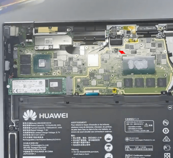 huawei matebook x pro funktioniert nicht mehr bei normalem Gebrauch 04 Wir können den verbrannten Chip direkt sehen