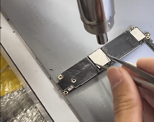 iphone se2 data recovery: a step-by-step guide 08 Solder back the NAND chip