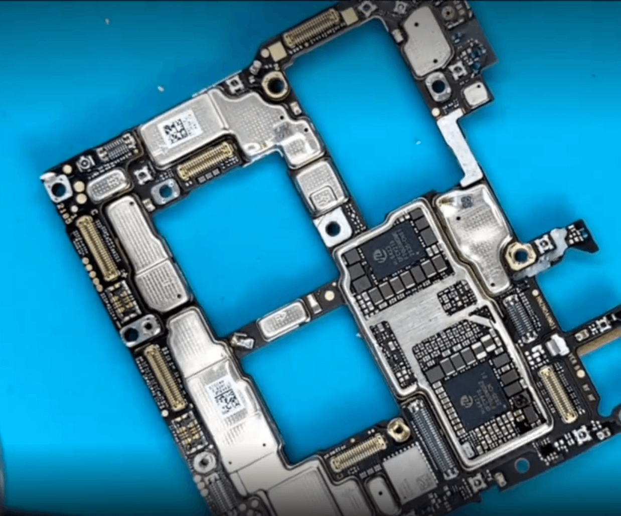 reparación huawei mate 40 pro dañado por caída 08 vamos a poner de nuevo los inductores uno por uno