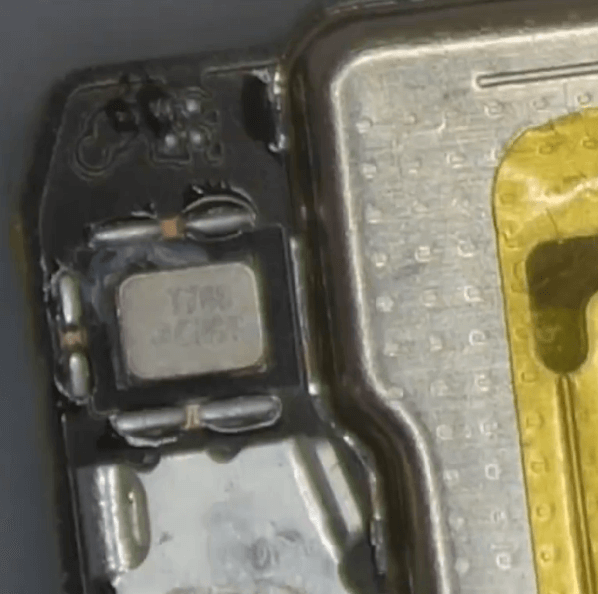 cómo reparar el daño por agua de mar y el problema de arranque del Huawei P50 Pocket: una guía paso a paso inspeccionar la placa base