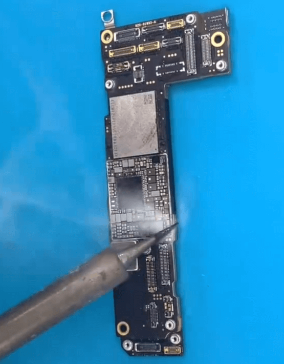 Comment réparer l'écran tactile de l'iphone 12 qui ne fonctionne pas après la charge de nuit ? 09 Rorin
