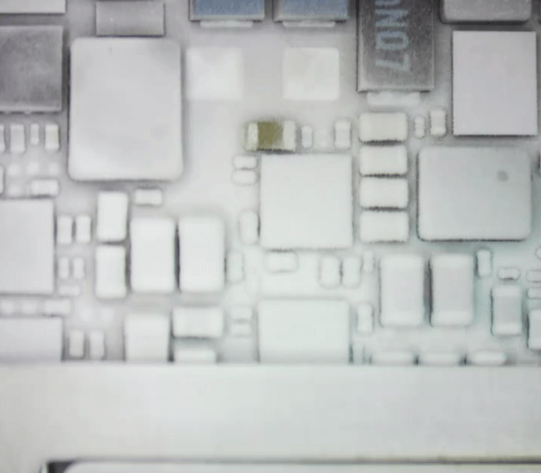 Wie repariere ich das Problem, dass sich das ipad pro 2020 nicht einschaltet? 09 Der geschmolzene kleine Kondensator