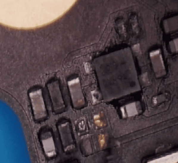 Riparazione dei danni causati dall'acqua di xiaomi mi 10 ultra: ripristino di un telefono che non si avvia ispezionare la scheda madre