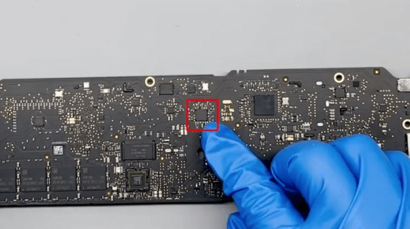 macbook air a1466 ne charge pas problème réparation 10 La puce d'attente 35V