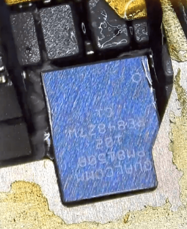 one plus 8t ne peut pas démarrer réparation 10 Souder une nouvelle puce IC de puissance