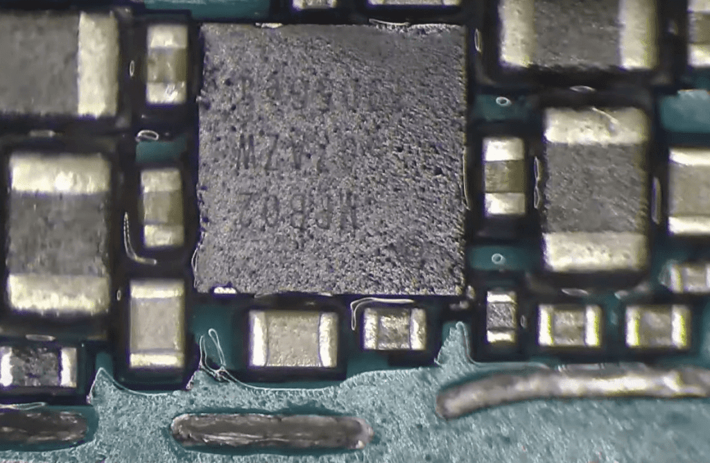 samsung s10 camera not working issue repair 13 The chip is well soldered on the motheboard