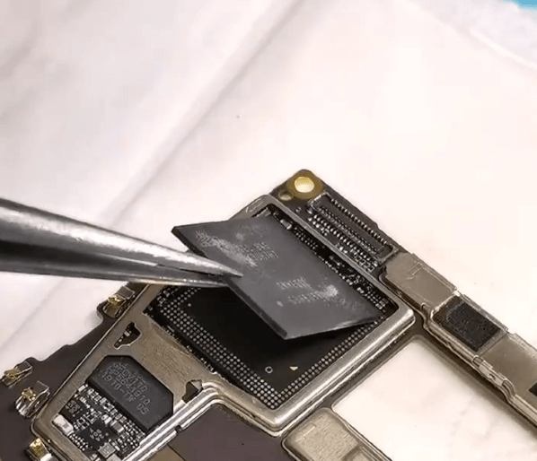 reparación de problemas de arranque en huawei mate 20 pro causados por problemas de soldadura de la cpu procesador Huawei