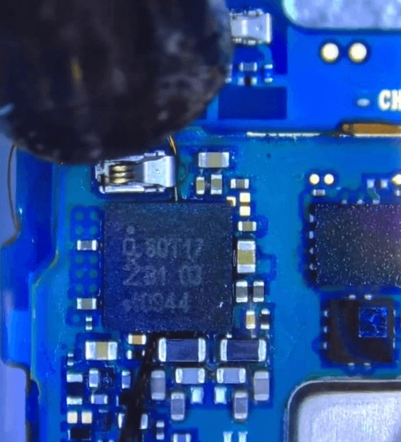 samsung z flip nessun segnale e non può essere attivato riparazione 15 saldare il chip NFC alla scheda madre