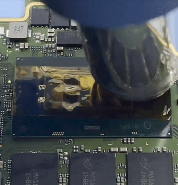huawei matebook x pro funktioniert nicht mehr bei normalem Gebrauch 16 Löten Sie den Chip auf die Hauptplatine