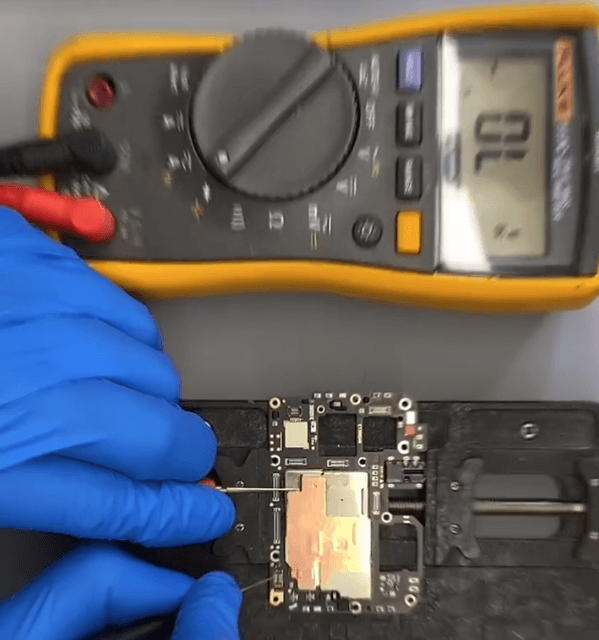 uso il vivo t1 sotto la pioggia e non si accende 18 Un pin è OL
