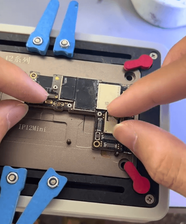 iphone 12 pro max non si accende guida alla riparazione problema 19 Piattaforma di riscaldamento