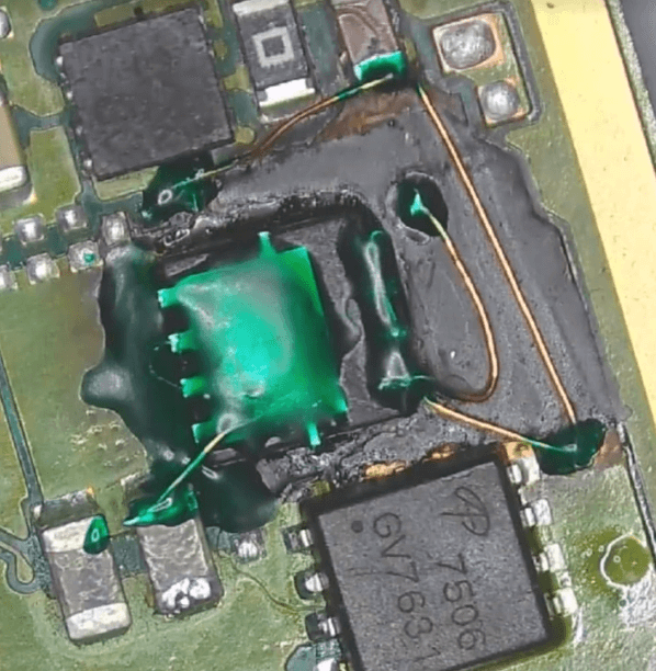 huawei matebook x pro funktioniert nicht mehr bei normalem Gebrauch 21 Aushärten des Chips mit der UV-Maske