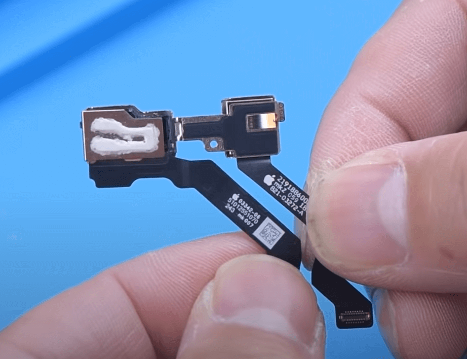 iphone 13 pro face id no disponible reparacion 24 Montar el módulo de la cámara