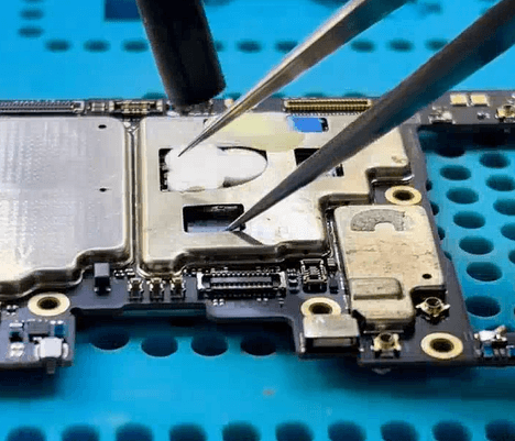 xiaomi mi 9 no se enciende problema de reparación 2 Sacar la placa base y refluir el PMIC directamente