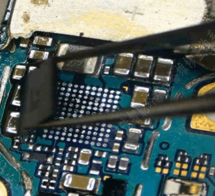 réparation du problème de démarrage du samsung galaxy s10 Remplacement du circuit intégré de charge