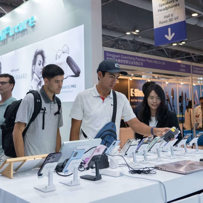 rewa participated in the hong kong global sources mobile electronics show with great success Buyers is choosing phone screen