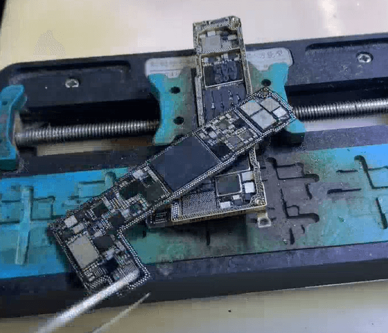 iphone 12 lässt sich nach einem Sturz nicht mehr hochfahren? Wie kann man den Schaden an der Logikkarte Schritt für Schritt beheben? iphone 12 Hauptplatine