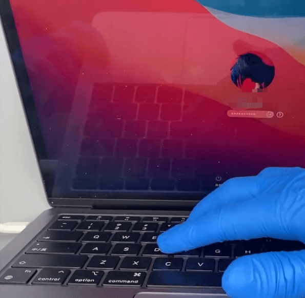 macbook a2337 touchpad e la funzione di tastiera fallimento riparazione MacBook A2337: riparazione del malfunzionamento del touchpad e della tastiera