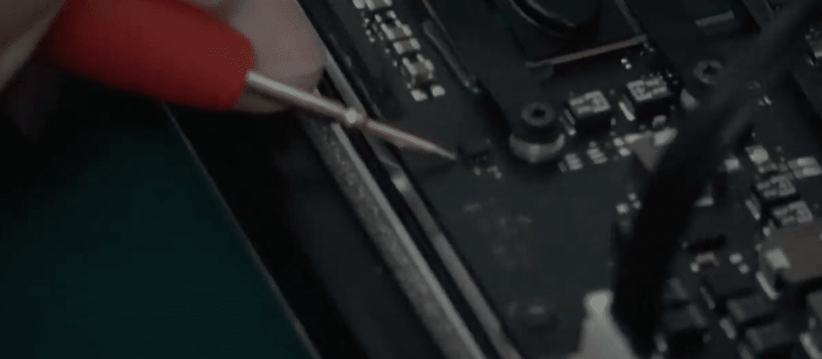 breve introduzione del processo di sblocco del macbook efi La sonda rimane collegata