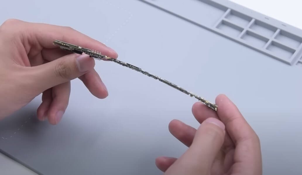 samsung s10 recupero dati da scheda incrinata La scheda madre di SAMSUNG S10 è gravemente deformata