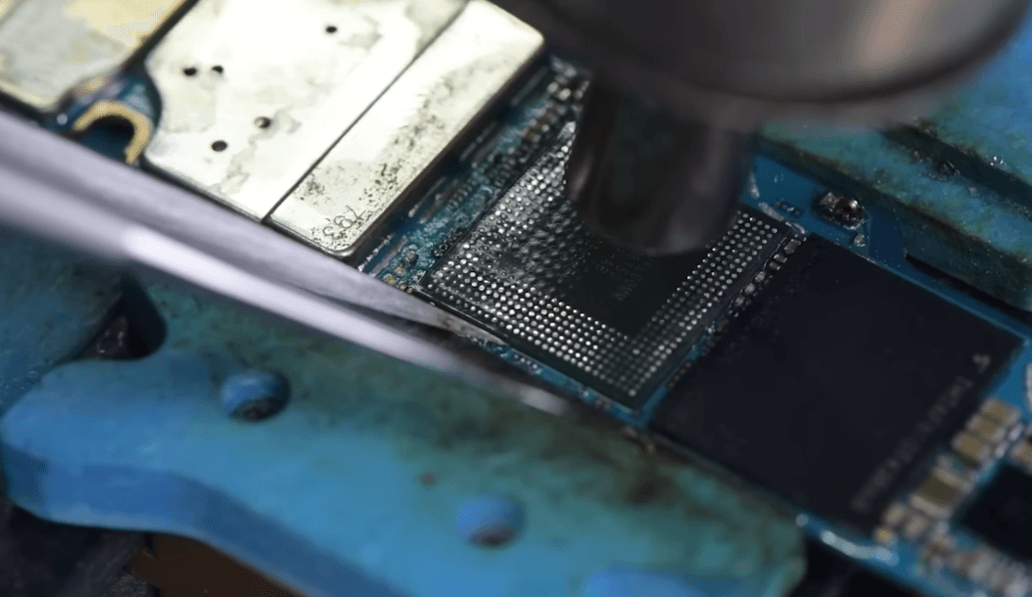 samsung s10 recupero dati da scheda incrinata Saldare nuovamente la CPU e la RAM