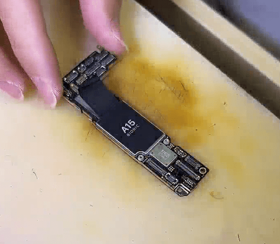 how to fix an iphone 13 does not turn on? iPhone 13 Motherboard