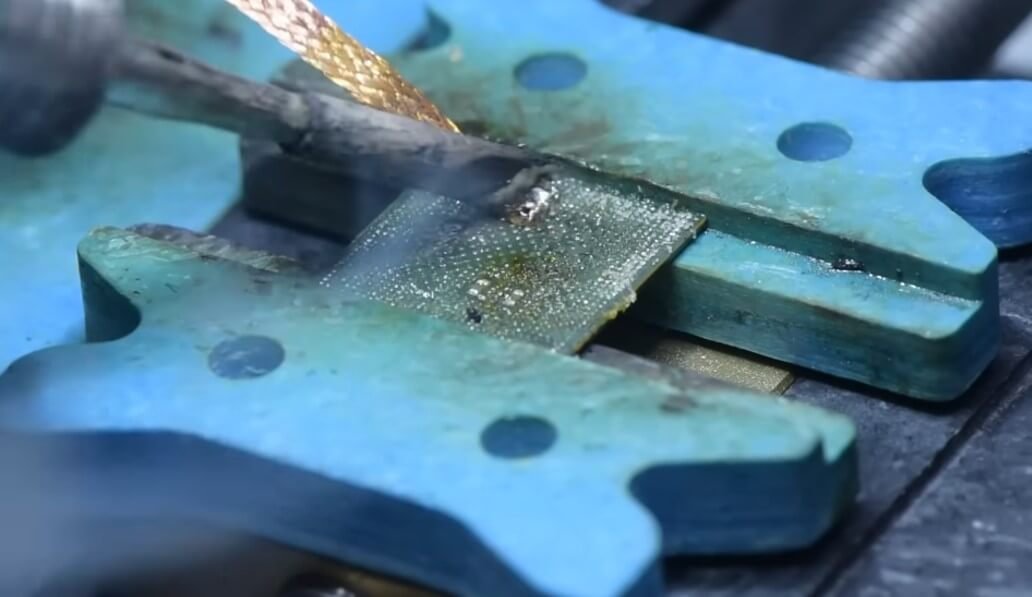samsung s10 recupero dati da scheda incrinata stoppino per saldare per pulire i residui di stagno