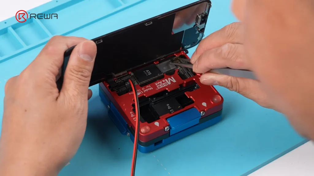 iphone 12 und höher Modelle wifi Chip Reparatur: eine Schritt-für-Schritt-Anleitung Strom an Bord 1.webp 1