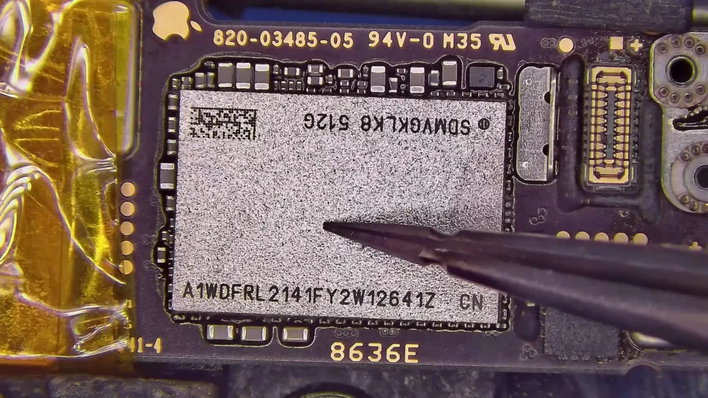Aggiornamento iPhone 16e: come aggiungere 512 gb di memoria e magsafe a soli $46 allineare il chip nand 1