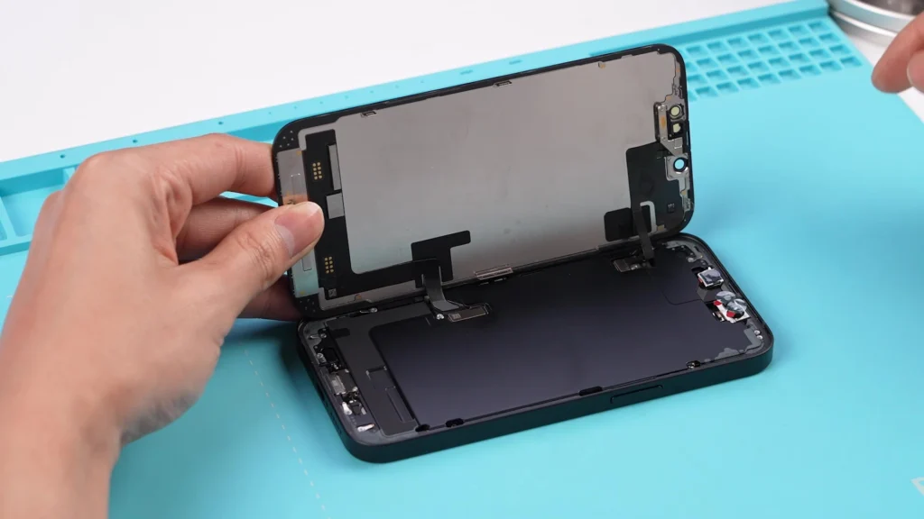 Aggiornamento iPhone 16e: come aggiungere 512 gb di memoria e magsafe a soli $46 collegare lo schermo 1