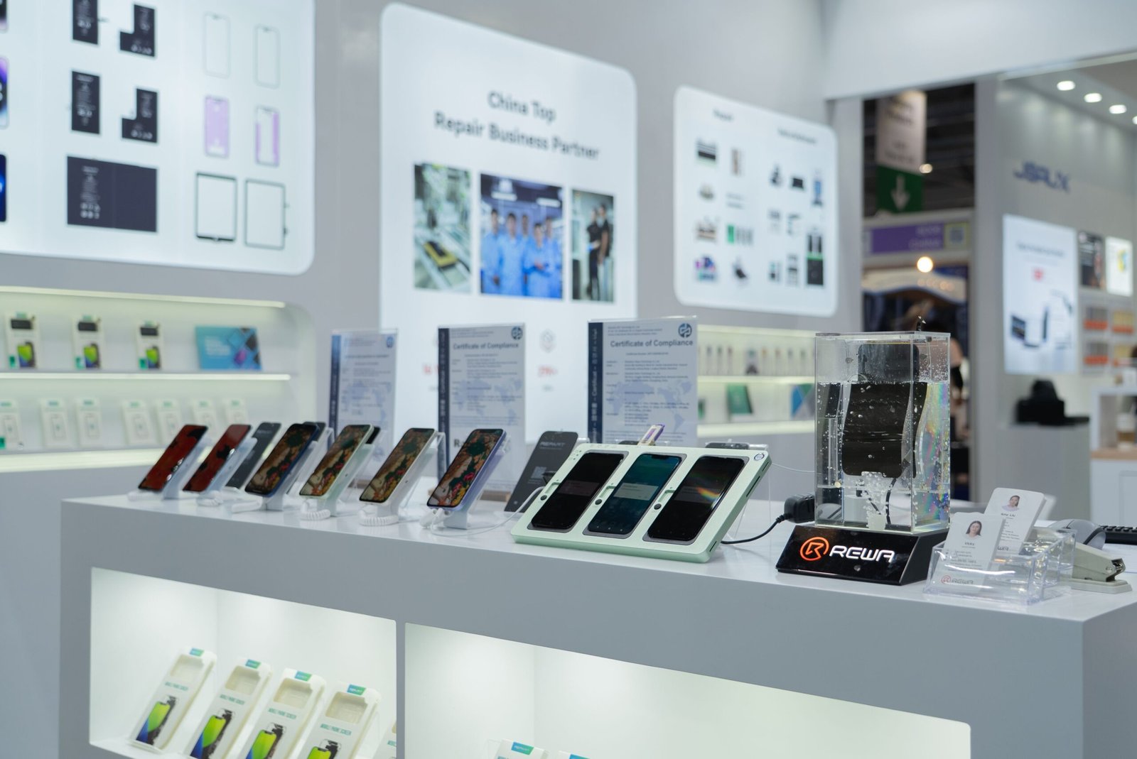 rewa ha riscosso successo alla fiera globale dell'elettronica mobile sources di hong kong esposizione dei prodotti rewa alla fiera dell'elettronica mobile di global sources