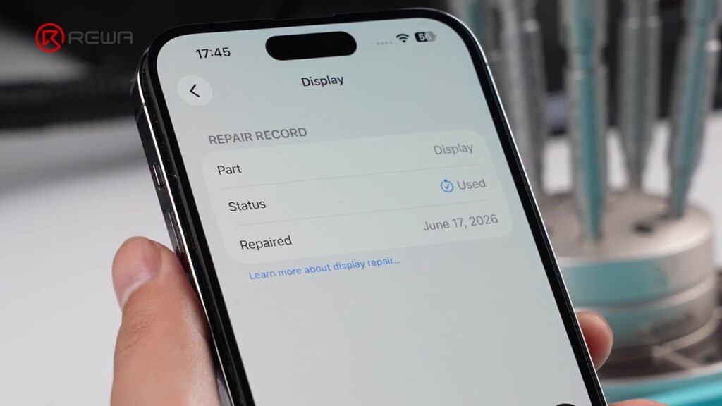 solucionar el mensaje de pieza desconocida en iPhone usando piezas compatibles con diagnóstico Pantalla de un iPhone en la que se muestra un historial de reparaciones de una pantalla con el estado «Usada»
